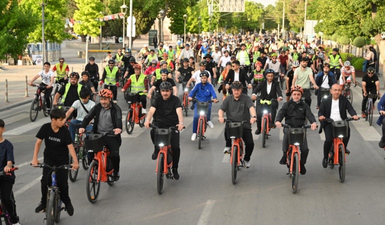 Avrupa Bisiklet Başkenti Konya’da Muhteşem Manzara: Merkez ve 28 İlçede Binlerce Kişi Aynı Anda Pedal Çevirdi!