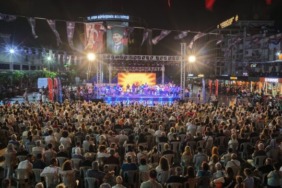 aydinda-sanat-dolu-gece-baskan-cercioglu-konservatuvarin-essiz-gosterilerini-aydinlilar-ile-bulusturdu