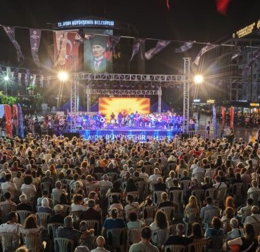 aydinda-sanat-dolu-gece-baskan-cercioglu-konservatuvarin-essiz-gosterilerini-aydinlilar-ile-bulusturdu
