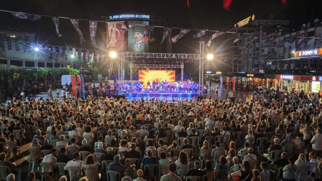 aydinda-sanat-dolu-gece-baskan-cercioglu-konservatuvarin-essiz-gosterilerini-aydinlilar-ile-bulusturdu