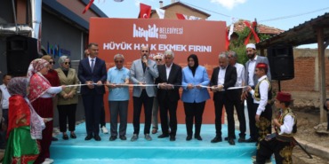 baskan-altay-huyuk-ve-derbentte-gonulleri-fethetti-esnafla-vatandasla-ve-genclerle-bir-arada