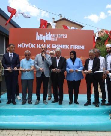 baskan-altay-huyuk-ve-derbentte-gonulleri-fethetti-esnafla-vatandasla-ve-genclerle-bir-arada