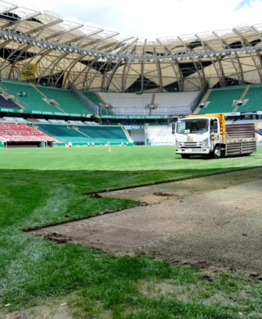 baskan-altay-konya-buyuksehir-stadyumunun-zemininde-renovasyon-calismasi-baslattik
