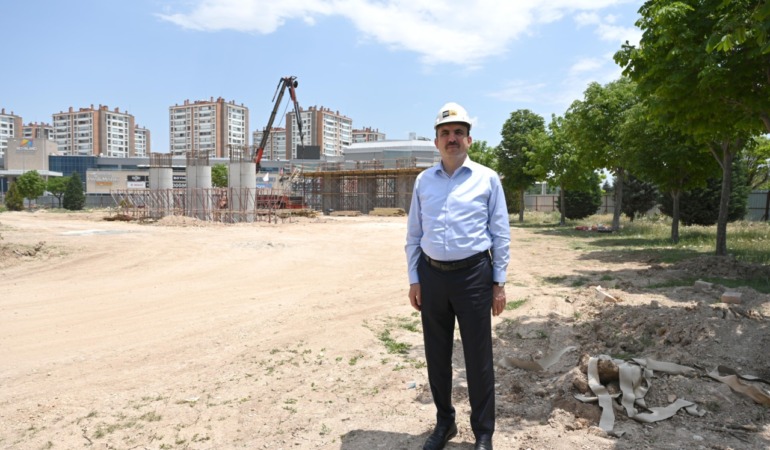 Başkan Altay’dan Yurtlar Bölgesi Müjdesi: Tramvay Hattını Yukarı Alacak Köprü Çalışması Kesintisiz Sürüyor!