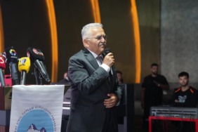 baskan-buyukkilictan-8-kayserililer-zirvesinde-net-mesaj-birlik-beraberlik-ve-dayanisma-vurgusu