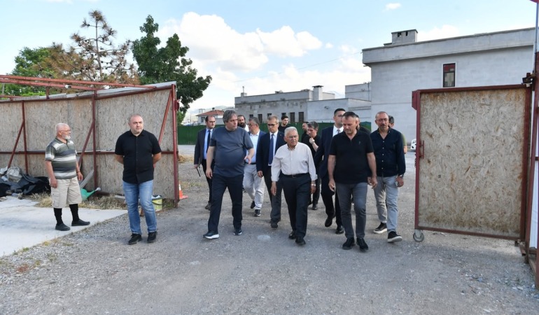 baskan-buyukkilictan-tarihe-saygi-durusu-tarihi-kayseri-mahallesinde-3-etap-calismalarini-inceledi