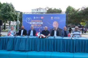 corum-belediye-baskani-asgin-iskilipli-atif-hoca-parkinda-vatandaslarla-bulustu