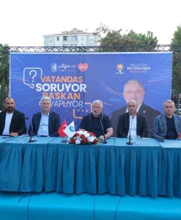 corum-belediye-baskani-asgin-iskilipli-atif-hoca-parkinda-vatandaslarla-bulustu