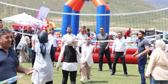 gokyuzunun-en-renkli-bulusmasi-develi-beleyme-yaylasi-senlendi