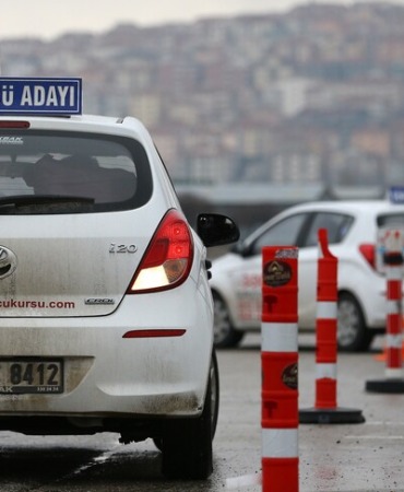 gunese-cikamayan-surucu-adayina-ozel-aksam-direksiyon-sinavi