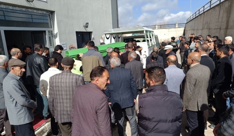 İçişleri Bakanlığı’ndan “sahipsiz sokak hayvan” kararı: Saray Belediye Başkanı Davut Acar’a soruşturma izni