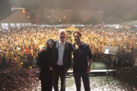 isparta-gul-festivalinde-muhtesem-baslangic-ilk-aksamda-unutulmaz-muzik-soleni