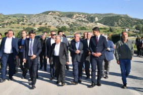 kayseri-buyuksehir-felahiye-yolunda-hummali-calismada-baskan-buyukkilic-sahaya-indi