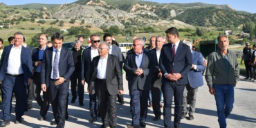 kayseri-buyuksehir-felahiye-yolunda-hummali-calismada-baskan-buyukkilic-sahaya-indi