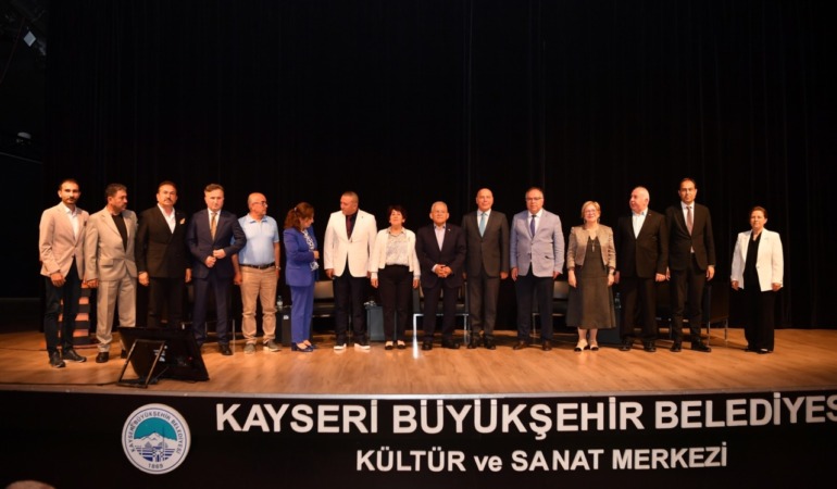 Kayseri Büyükşehir Mücadelede Kararlı: Başkan Büyükkılıç Bağımlılık Zirvesi’ne Katıldı!
