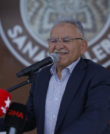 kayseride-sanat-ruzgari-baskan-buyukkilic-kaymekin-1-200-eserlik-dev-yil-sonu-sergisini-acti