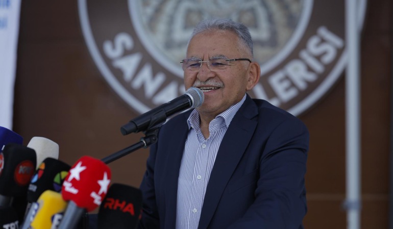 Kayseri’de Sanat Rüzgarı: Başkan Büyükkılıç, KAYMEK’in 1.200 Eserlik Dev Yıl Sonu Sergisini Açtı!