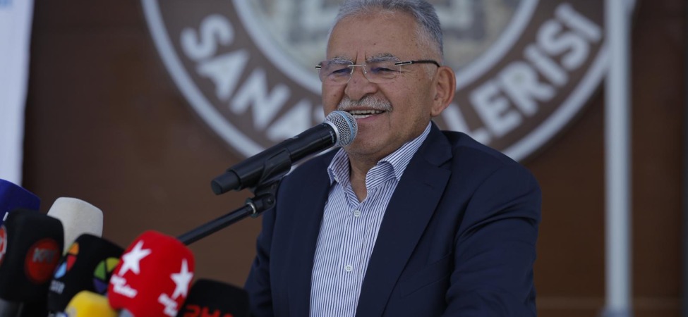 kayseride-sanat-ruzgari-baskan-buyukkilic-kaymekin-1-200-eserlik-dev-yil-sonu-sergisini-acti