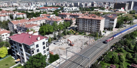 konya-ulasiminda-dev-adim-baskan-altay-demiryolu-caddesinde-kesintisiz-ulasim-koridoru-olusturuldugunu-acikladi