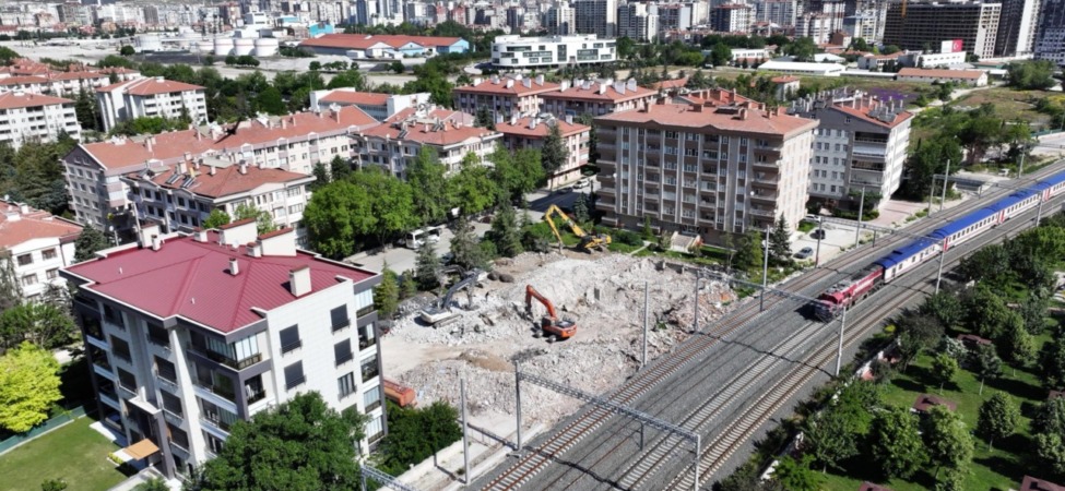 konya-ulasiminda-dev-adim-baskan-altay-demiryolu-caddesinde-kesintisiz-ulasim-koridoru-olusturuldugunu-acikladi