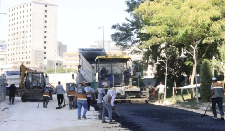 Şanlıurfa’da Altyapı Hamlesi: Büyükşehir Akpiyar Mahallesi’nde Yolları Sıcak Asfaltla Yeniliyor!
