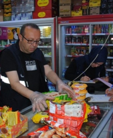 sanliurfada-halk-sagligi-icin-siki-denetim-tarihi-gecmis-urunlere-gecit-yok