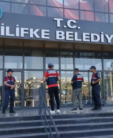 silifke-belediyesinde-kutu-kutu-vurgun-baskan-ve-a-takimina-dev-operasyon