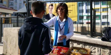 tokat-belediyesinden-lgs-gunu-velilere-anlamli-destek-okul-onlerinde-heyecan-paylasildi
