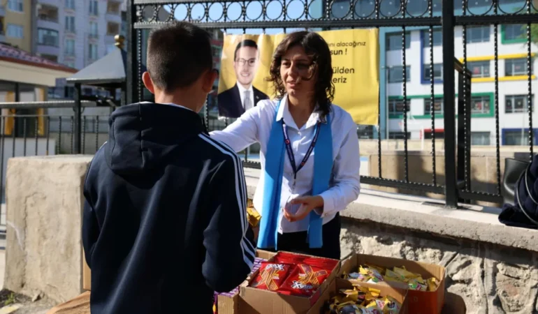 Tokat Belediyesi’nden LGS Günü Velilere Anlamlı Destek: Okul Önlerinde Heyecan Paylaşıldı!