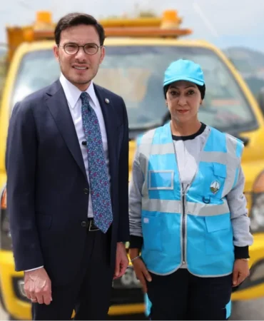 tokat-sokaklarinda-cop-taksi-direksiyonunda-kadin-eli-temizlige-estetik-ve-titizlik-dokunusu