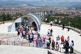 tur-firmalari-rotayi-ispartaya-cevirdi-sehir-ziyaretci-akinina-ugradi