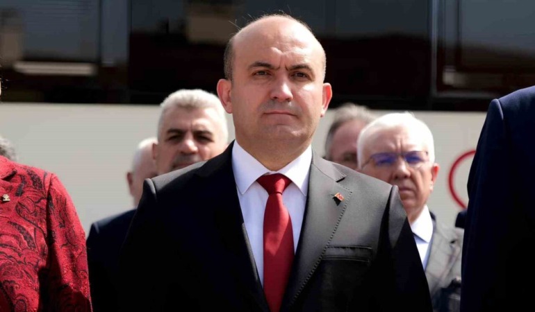 AK Parti’den CHP’li Ebb’ye Porsuk Çayı Tepkisi: “Bahane Üretmeyi Bırakın, Temizleyin!”