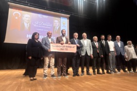 bakan-osman-askin-baktan-emrolundugun-gibi-dosdogru-ol-pankartina-destek