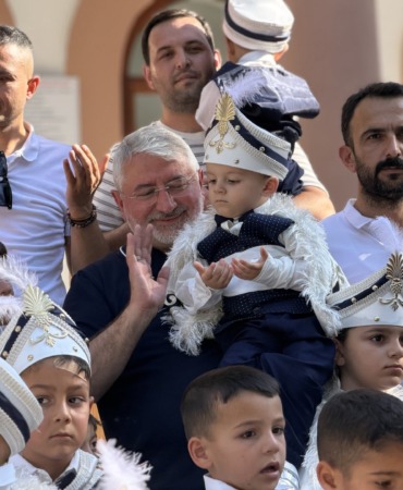 baskan-asgindan-corumlu-cocuklara-iki-buyuk-bayram-sunnet-soleni-ve-cocuk-senligi-coskusu-bir-arada