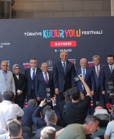 baskan-buyukkilic-ilan-etti-turk-dunyasi-kultur-baskenti-kayseri-dev-festivale-hazir