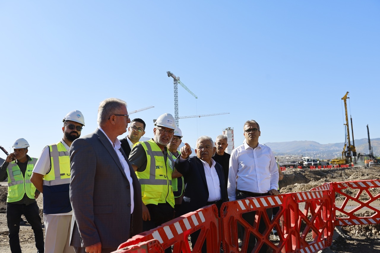 baskan-buyukkilic-kartal-kavsagi-projesini-yerinde-inceledi-ilerleme-oraninda-yuzde-40in-uzerine-ciktik