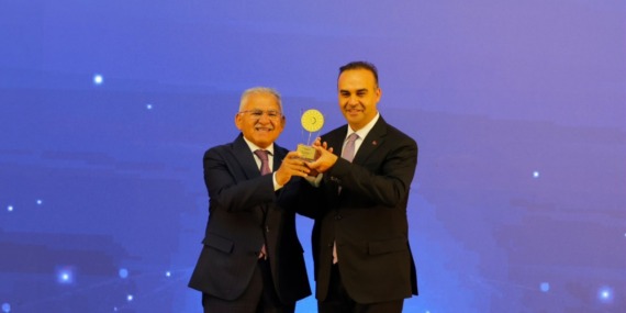 baskan-buyukkilic-turkiyede-ilk-olan-res-projesiyle-bakan-kacirin-elinden-odul-aldi