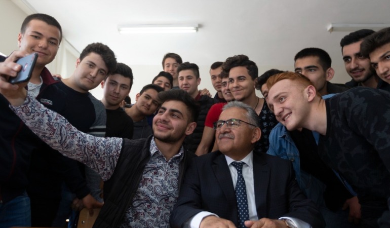 Başkan Büyükkılıç’tan Üniversite Adaylarına Açık Davet: “Aradığınız Her Şey Kayseri’de!”