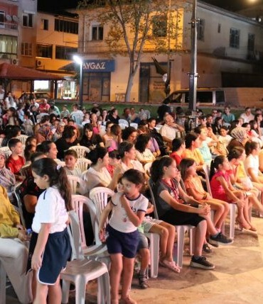 baskan-cercioglu-yenipazarda-vatandaslari-acik-hava-sinemasi-ile-bulusturdu