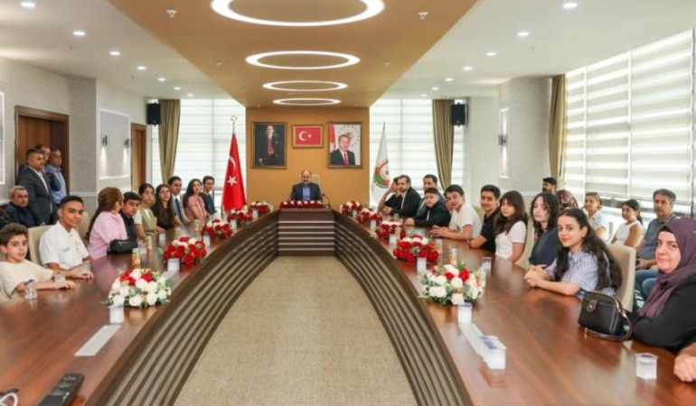 Başkan Gülpınar LGS Şampiyonlarını Ağırladı: “Şanlıurfa Başarılı Gençleriyle Anılsın İstiyoruz”