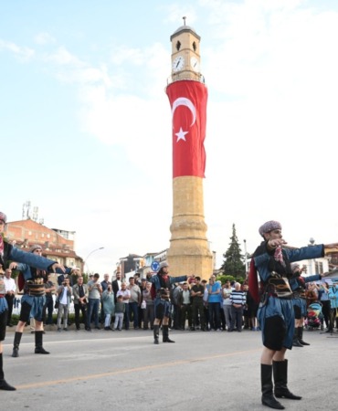 corum-belediyesi-sehri-bayrama-ceviriyor-hitit-festivali-basliyor