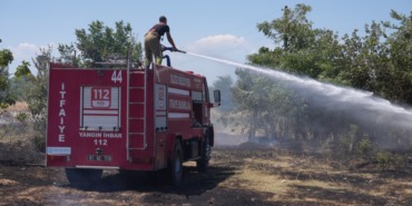 duzcede-yesil-alanlar-guvende-itfaiye-ekipleri-alevlere-gecit-vermedi