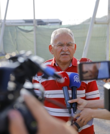 erciyeste-spor-turizmi-zirvede-baskan-buyukkilic-yuksek-irtifa-kamp-merkezini-duyurdu
