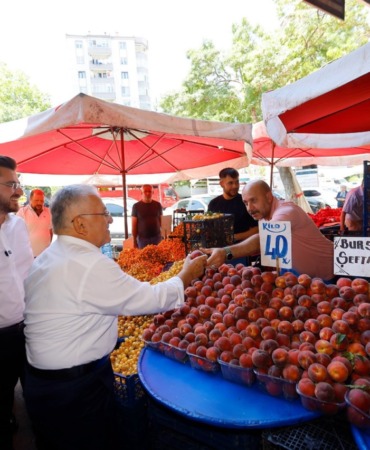 esnafin-sesine-kulak-verdi-baskan-buyukkilic-hurriyet-pazarini-gezdi
