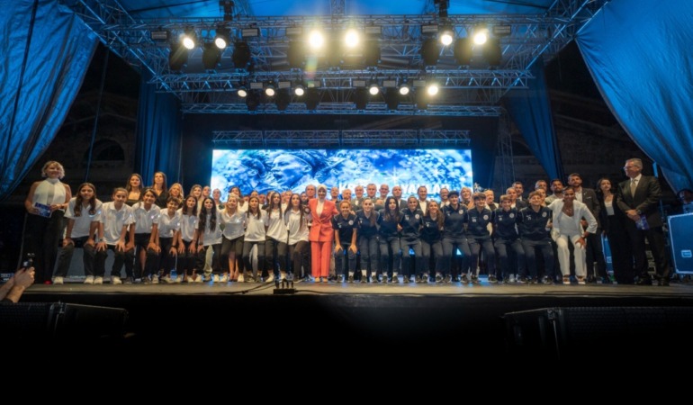 Kristal Ayaklar’da Halk Oylaması Başladı