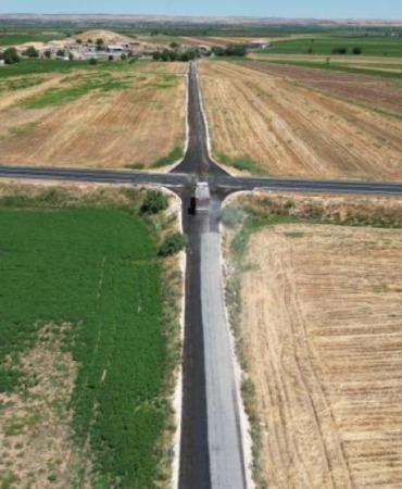 sanliurfada-kirsal-yollara-asfalt-konforu-buyuksehir-suructa-yol-atagini-surduruyor