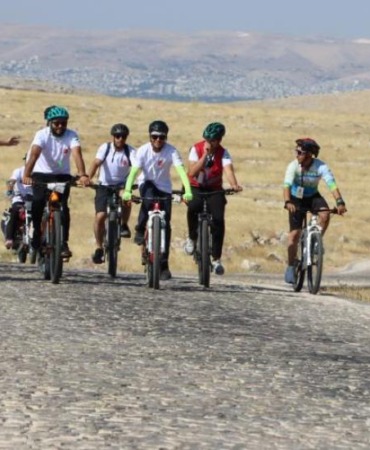tarihin-sifir-noktasina-anlamli-pedal-buyuksehirden-klaus-schmidtin-izinde-gobeklitepe-bisiklet-turu
