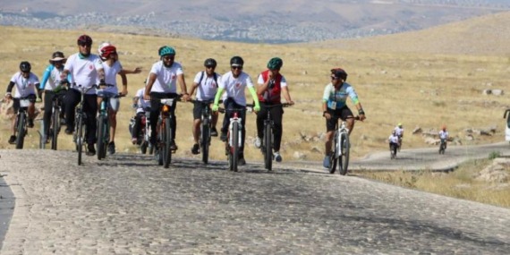 Tarihin Sıfır Noktasına Anlamlı Pedal: Büyükşehir’den Klaus Schmidt’in İzinde Göbeklitepe Bisiklet Turu!