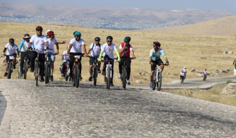 tarihin-sifir-noktasina-anlamli-pedal-buyuksehirden-klaus-schmidtin-izinde-gobeklitepe-bisiklet-turu