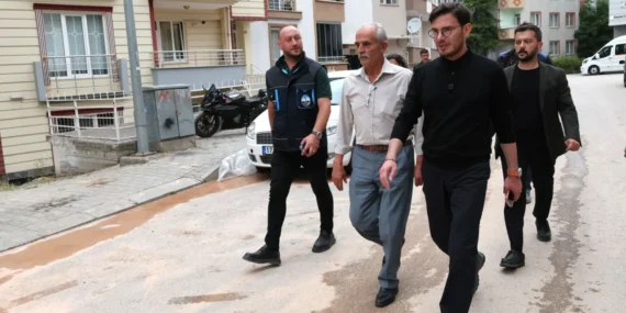 tokat-belediye-baskani-mehmet-kemal-yazicioglu-devegormez-mahallesinde-saha-incelemesinde-bulundu